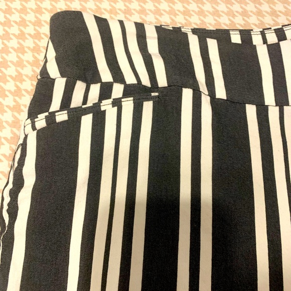 Cato Est 1946 black & white striped capri pants. Size 22W. Like new condition. - Picture 3 of 5